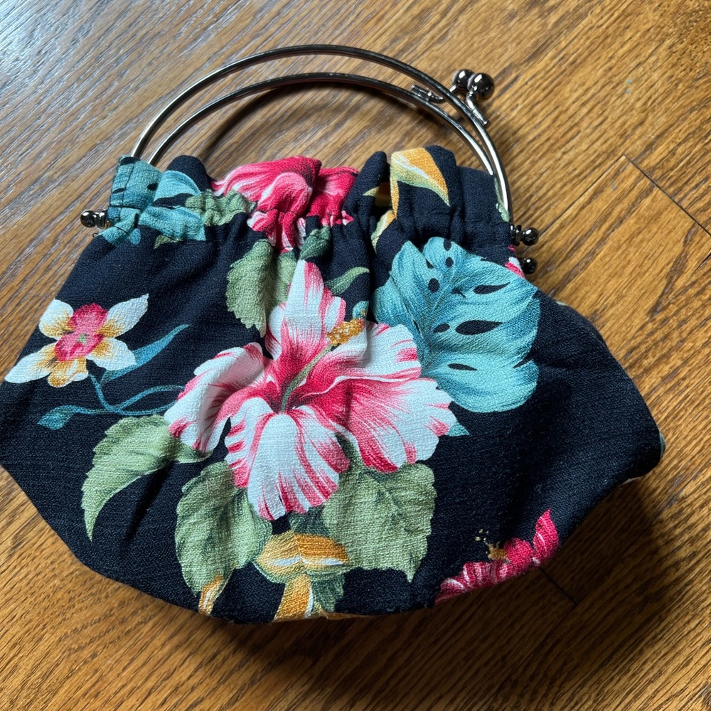 Rare VNTG ABBA CLUTCH